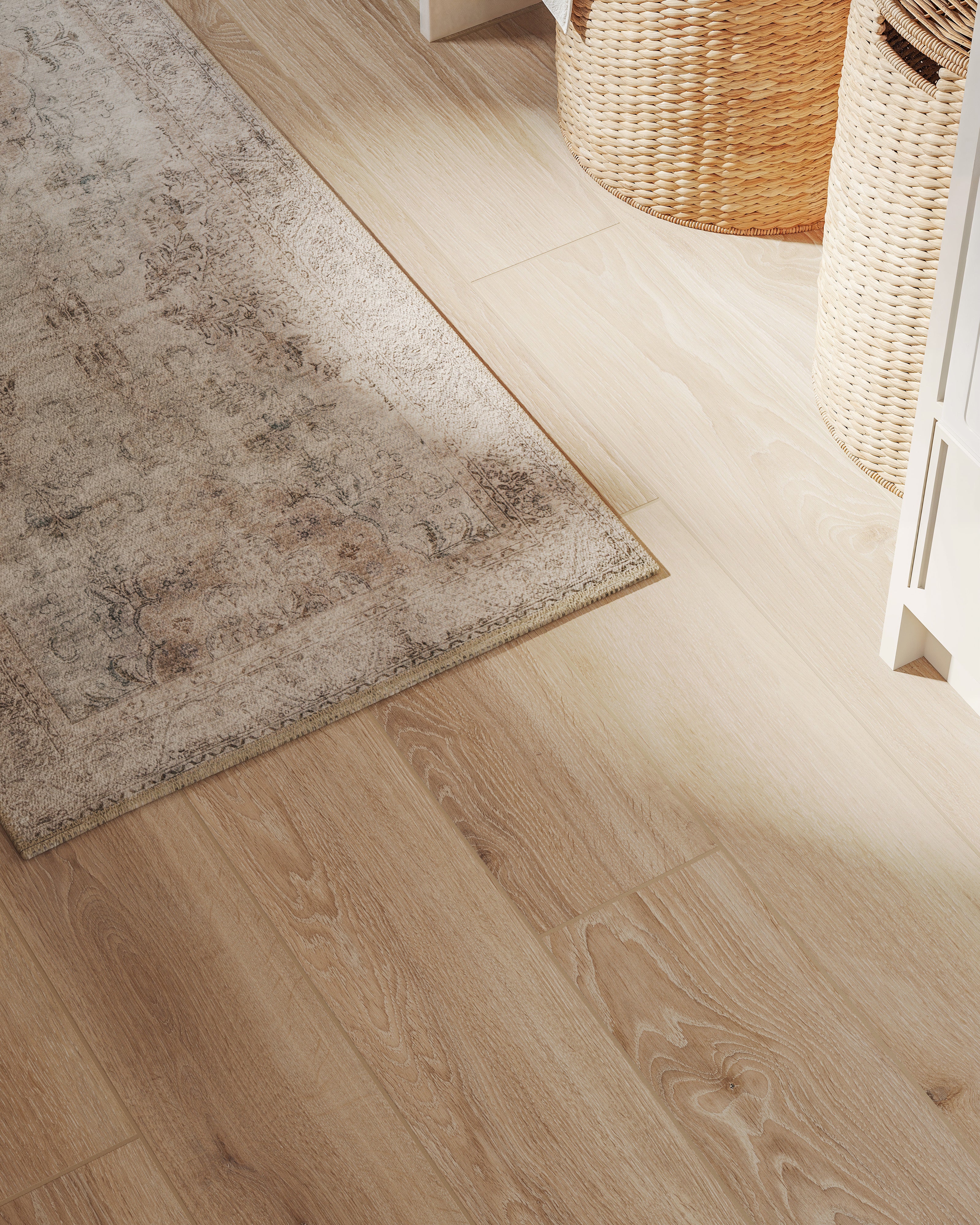 Pascal Polyester Face Rug in Platinum / Mist