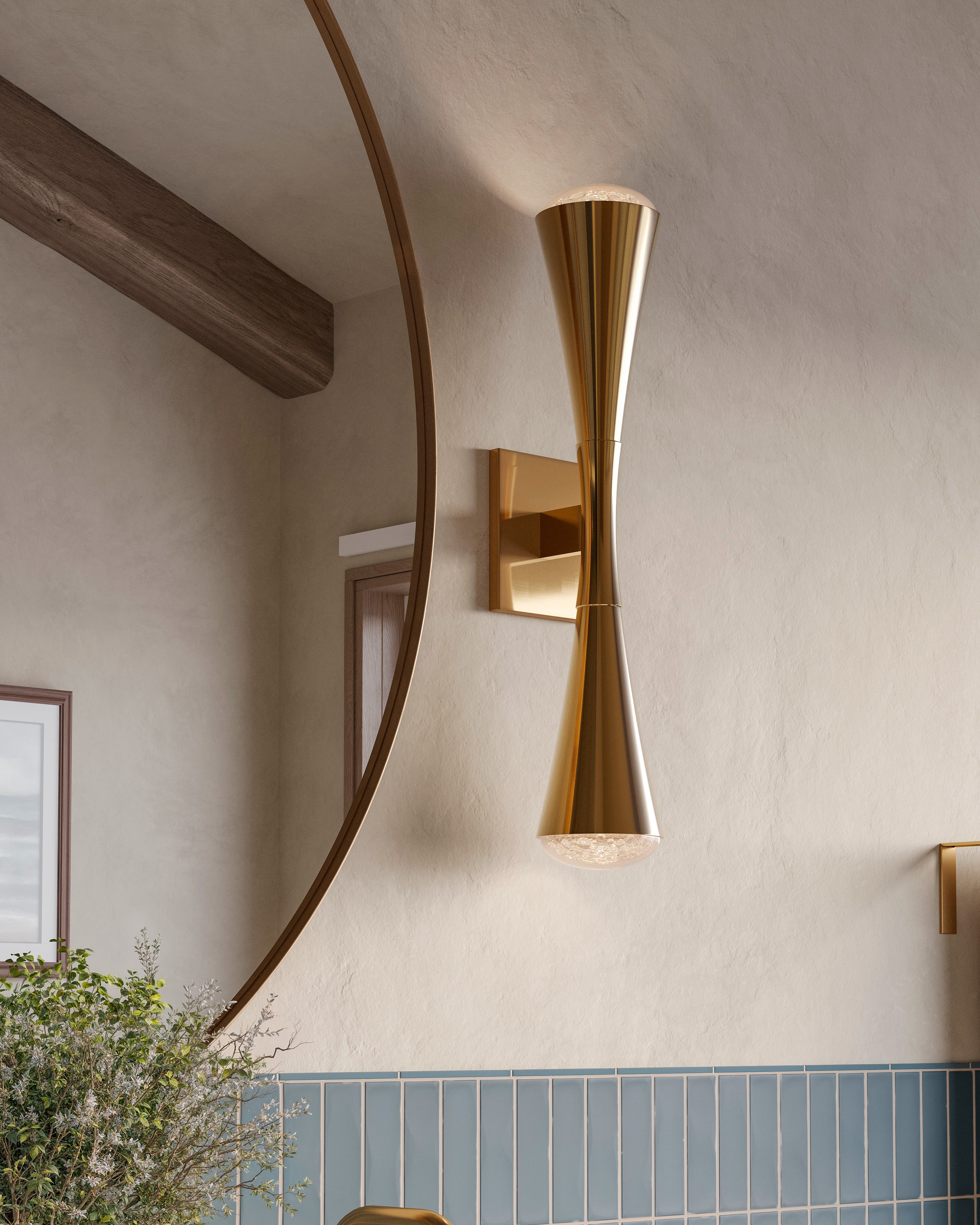 Garnet Wall Sconce in Vintage Brass