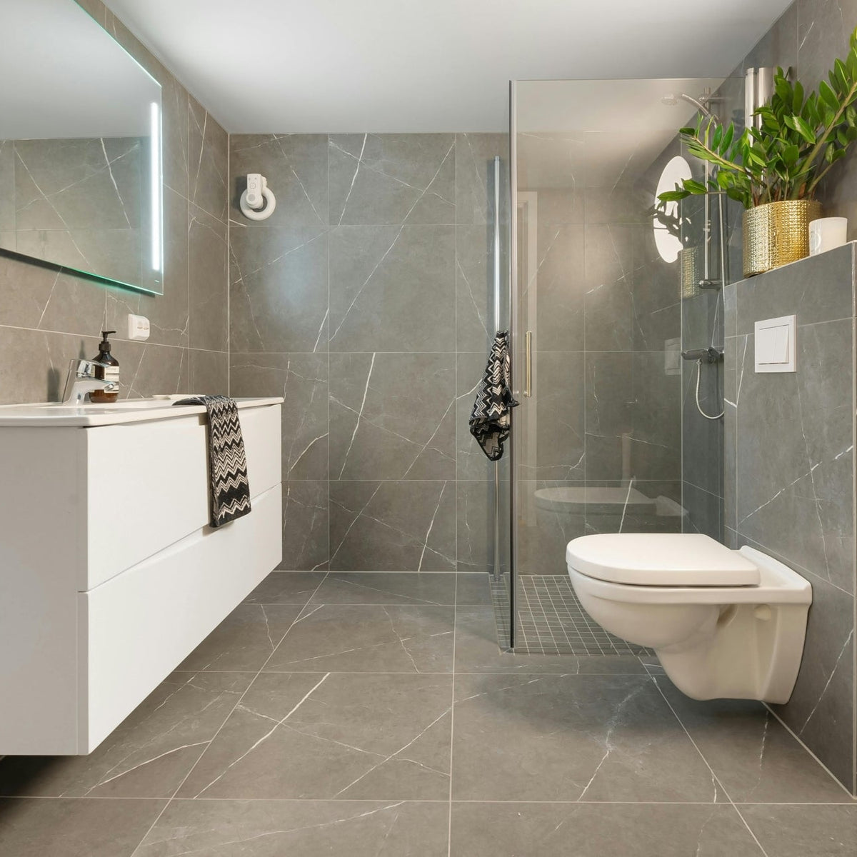 What Color Goes Well With Grey Tiles In The Bathroom?, image size:1200x1200