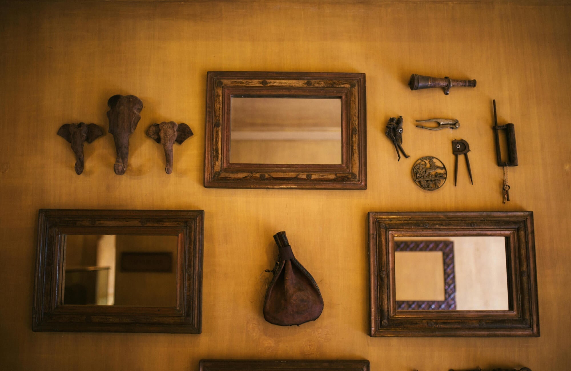 What’s The Best Way To Tell If A Mirror Is Truly Vintage Or Just Vintage-Inspired?