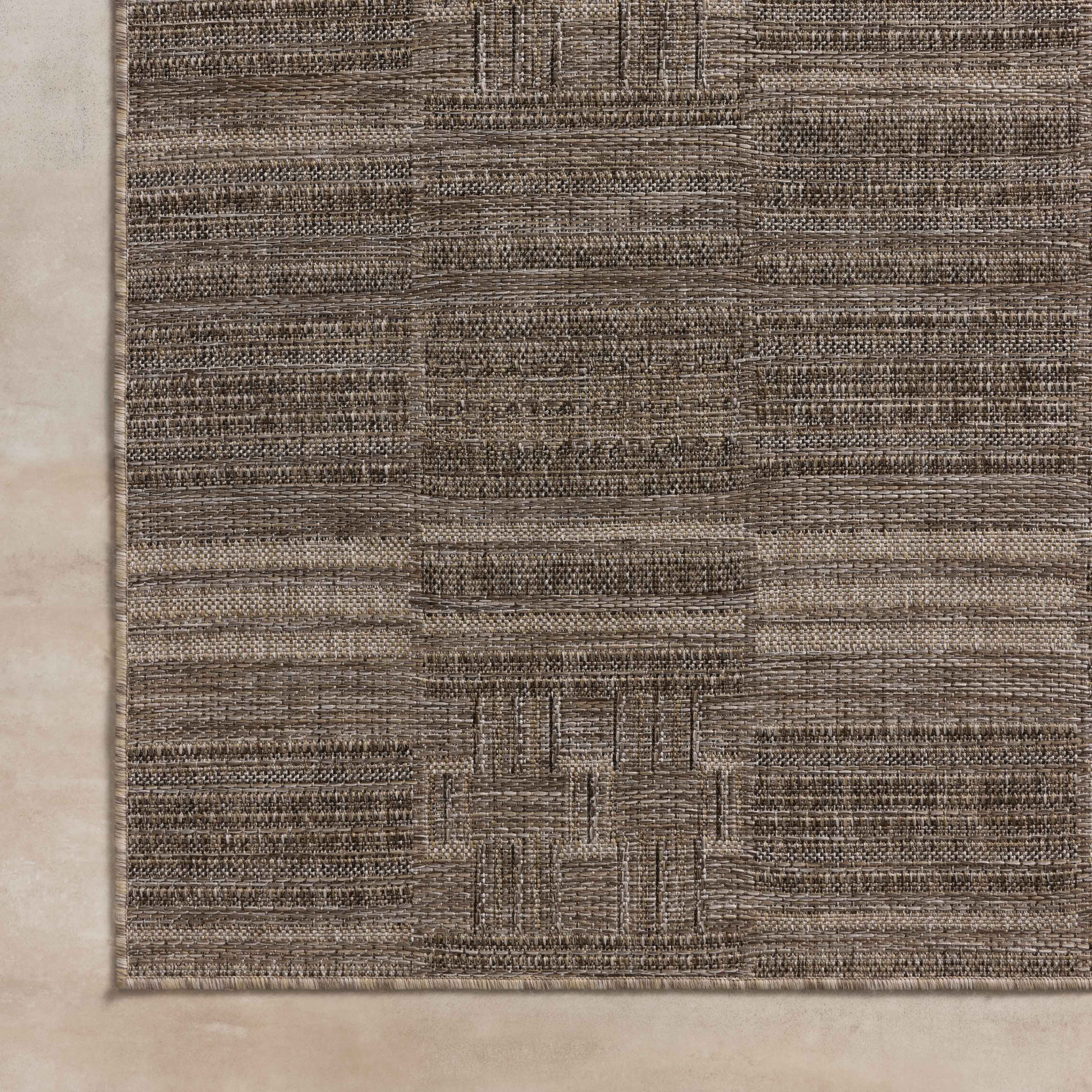 Hemlocke Indoor/Outdoor Rug in Natural / Beige, 2'3" x 3'9"