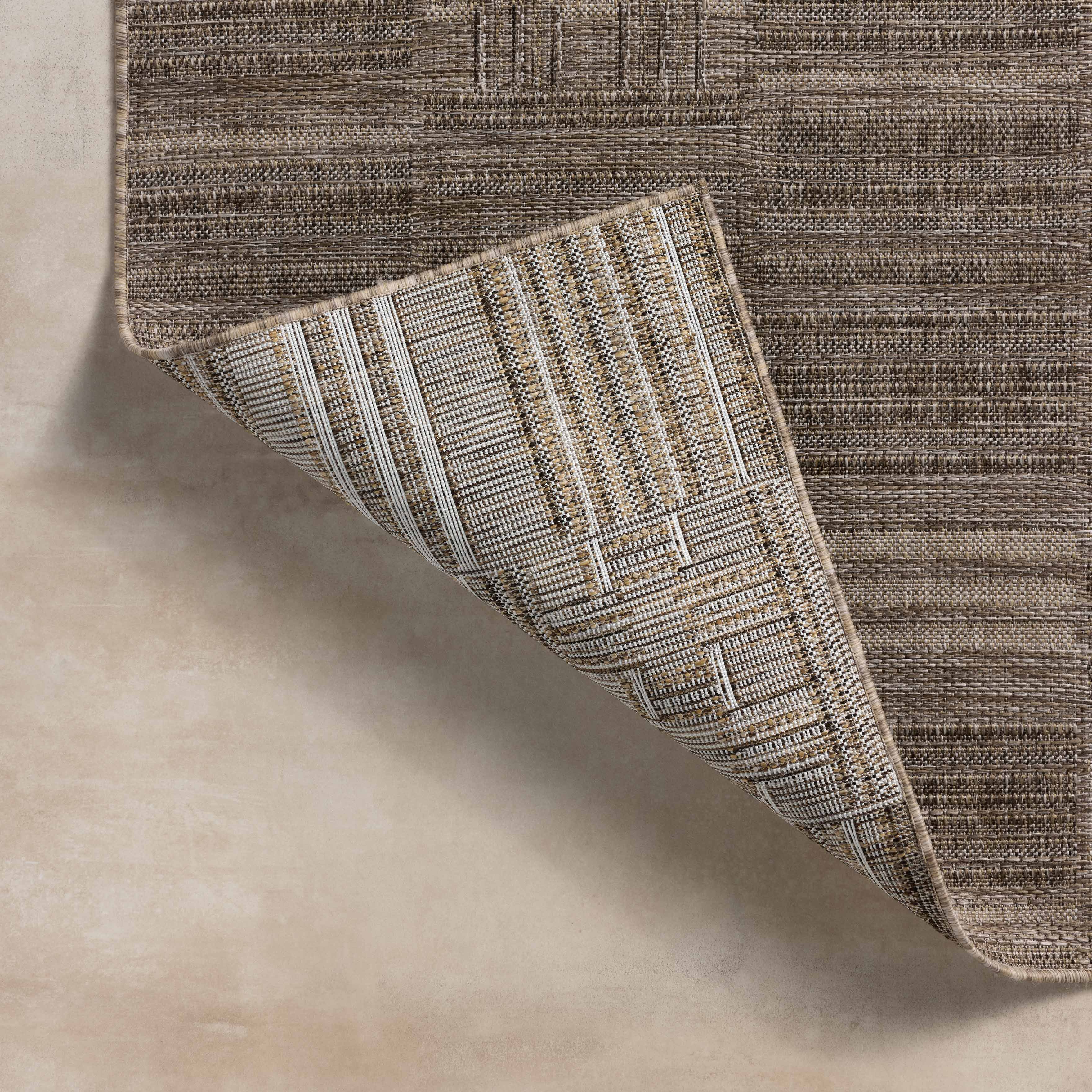 Hemlocke Indoor/Outdoor Rug in Natural / Beige, 2'3" x 3'9"