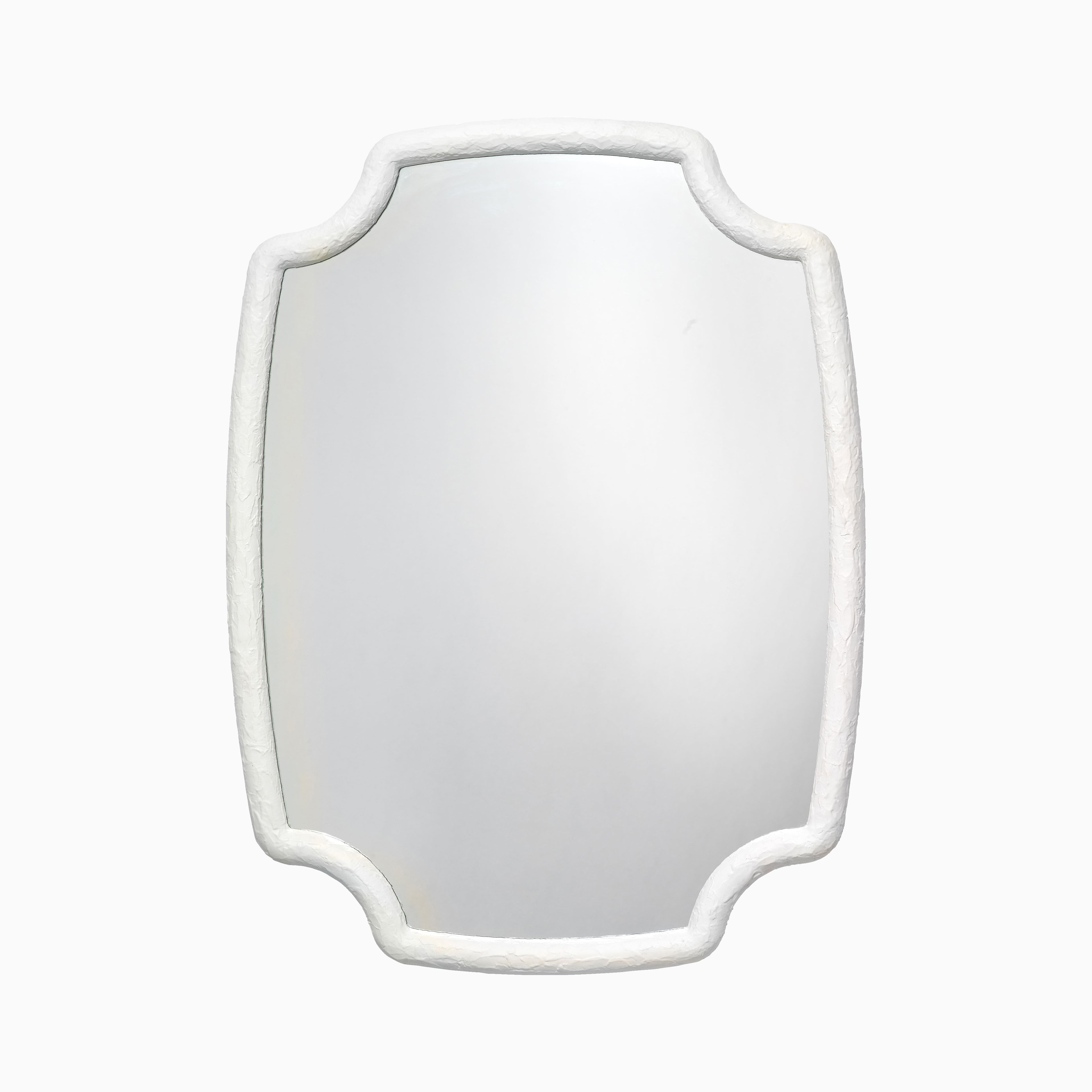 Quatrefoil-inspired wall mirror with a textured white resin frame, featuring soft contours and a sculptural silhouette for versatile interiors.